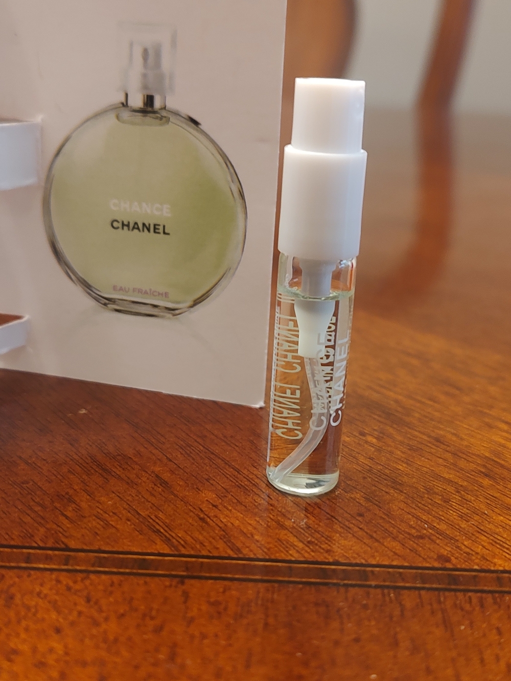 CHANEL Chance Eau Fraîche Sample Spray - Green and White